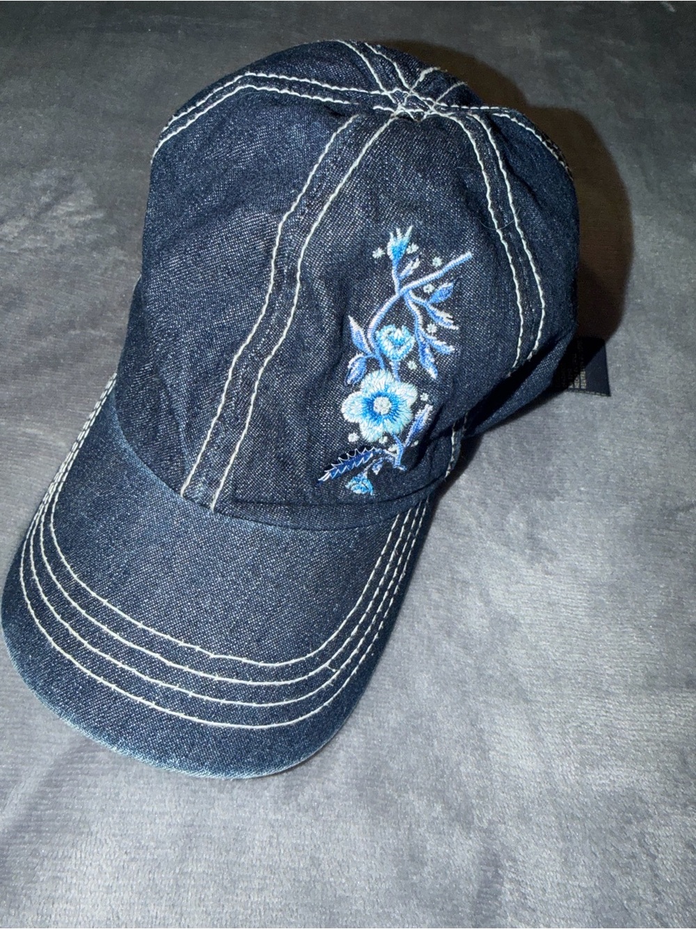 🩵🤍 Embroidered Dark Denim Baseball Cap with Floral Detail